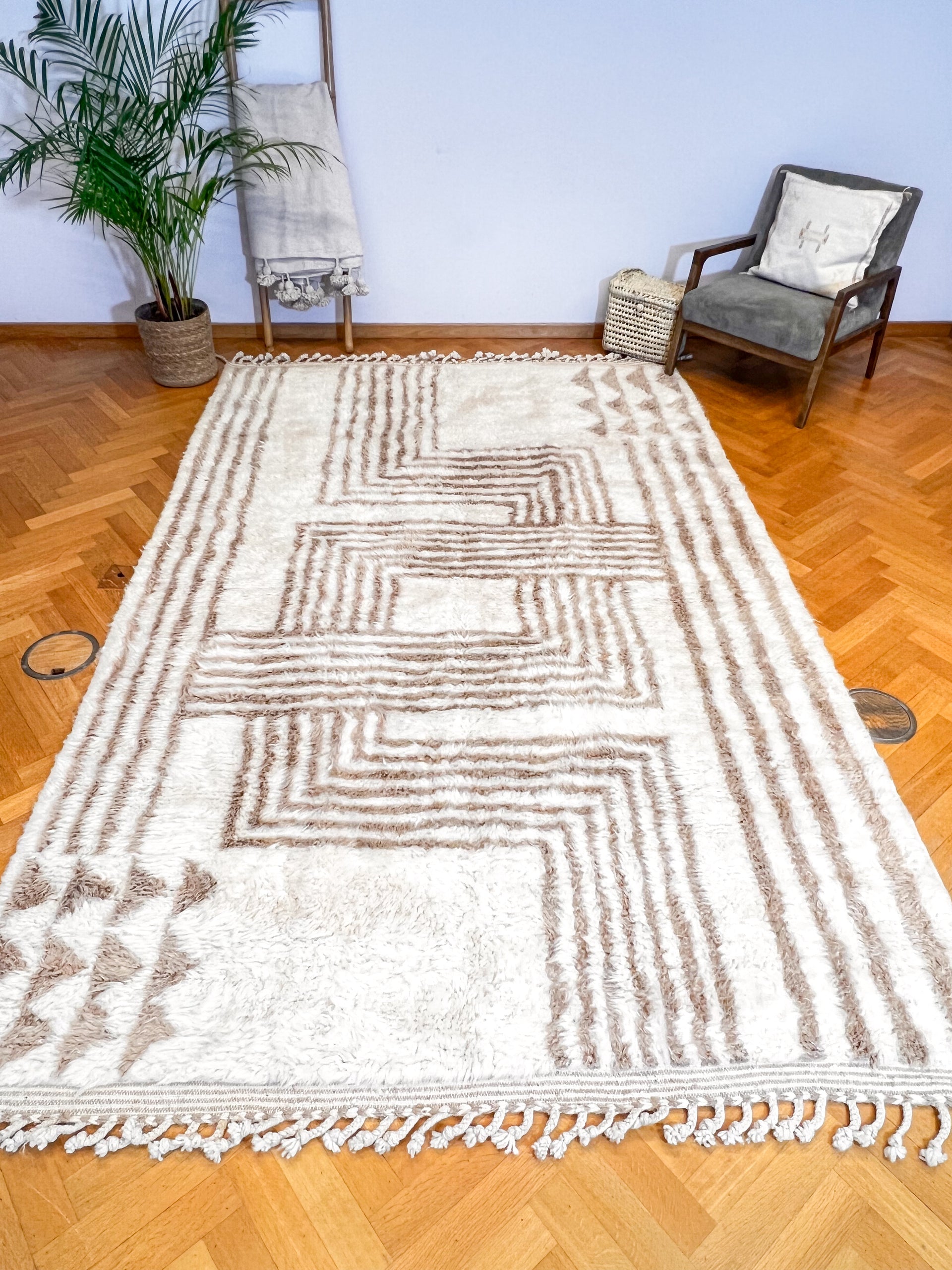 Grand Tapis Berbère Beni Ouarain Moca Studio Authentique Laine Noir Et Blanc 297x193cm