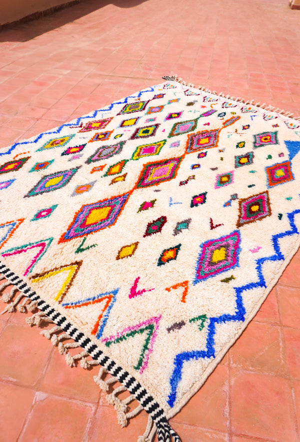"AKCHOUR" 240 x 160 cm: Tapis Azilal 100% laine