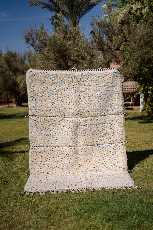 "NOUKTA" 255 x 160 cm: Tapis Beni Ouarain 100% laine