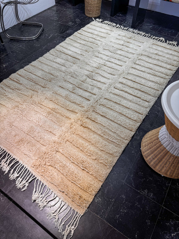 "MADRASSA": 247 cm x 156 cm Tapis Beni Ouarain 100% laine