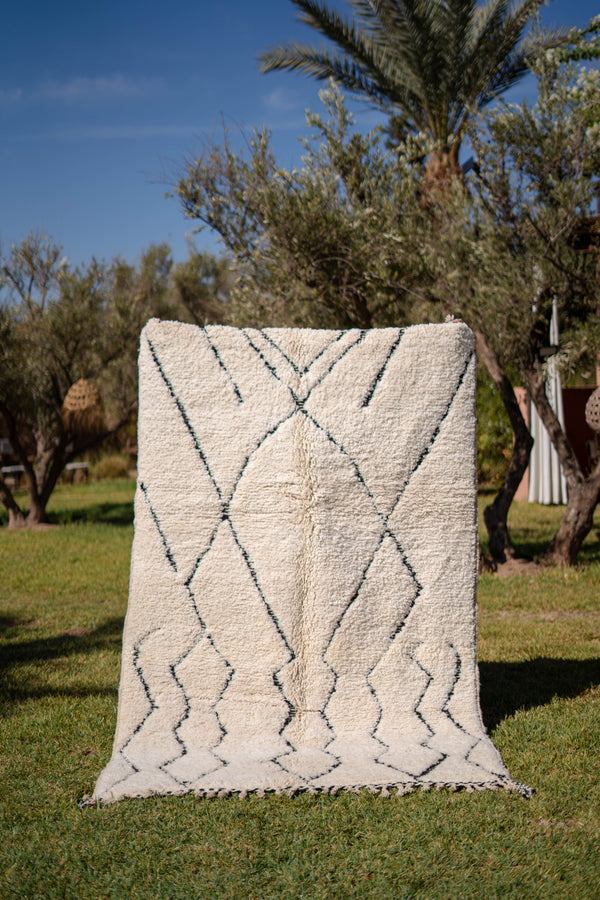 "BLACK RIVER" 249 x 155 cm: Tapis Beni Ouarain 100% laine